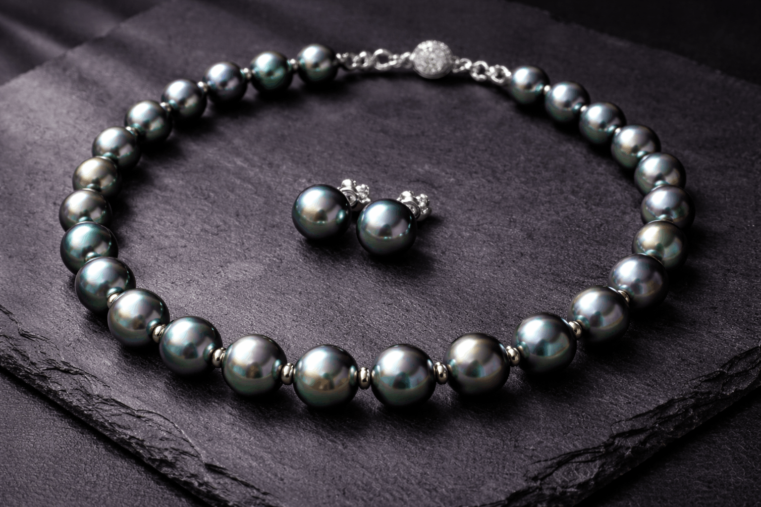 pearlsonly-blog-109-image-5-pearl - Conjuntos de perlas negras - Joyas de Perlas - pearlsonly
