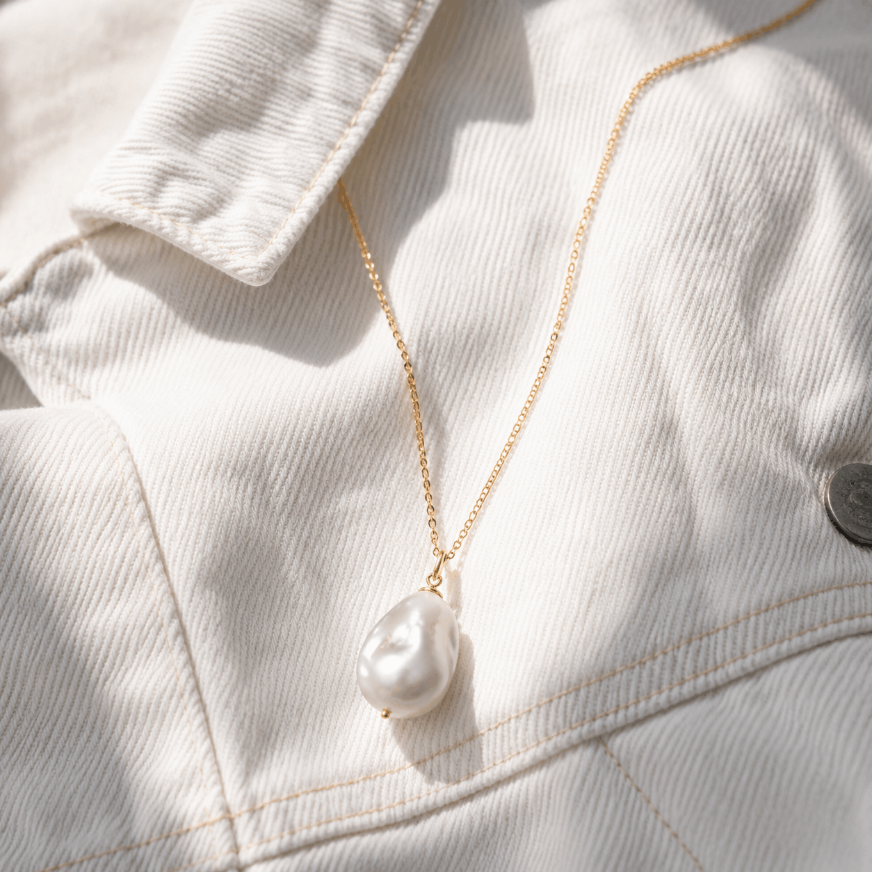 00. pearlsonly-blog-162-feature-image-pearl - How to style pearls with casual outfits - Pearls Jewelry - pearlsonly