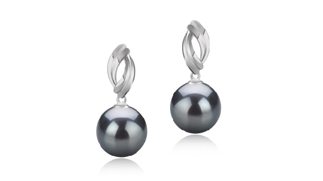 View Pendientes de perlas negras collection